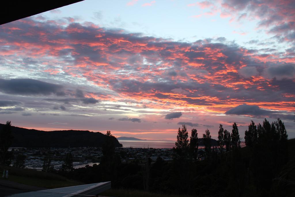 Stunning Views Bed, Breakfast & Health Retreat Bed & Breakfast Whangamata Bagian luar foto