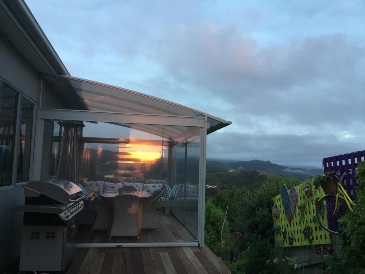 Stunning Views Bed, Breakfast & Health Retreat Bed & Breakfast Whangamata Bagian luar foto